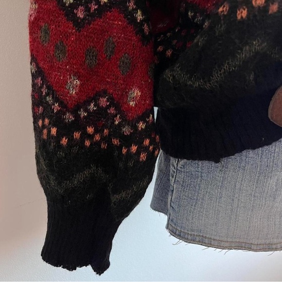 Vintage Patterned Sweater - Picture 3 of 7